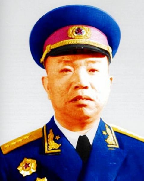 吃饭时为何王树声要把饭碗藏在桌下？陈赓一个暖心举动，尽显将帅间的温情


上世纪