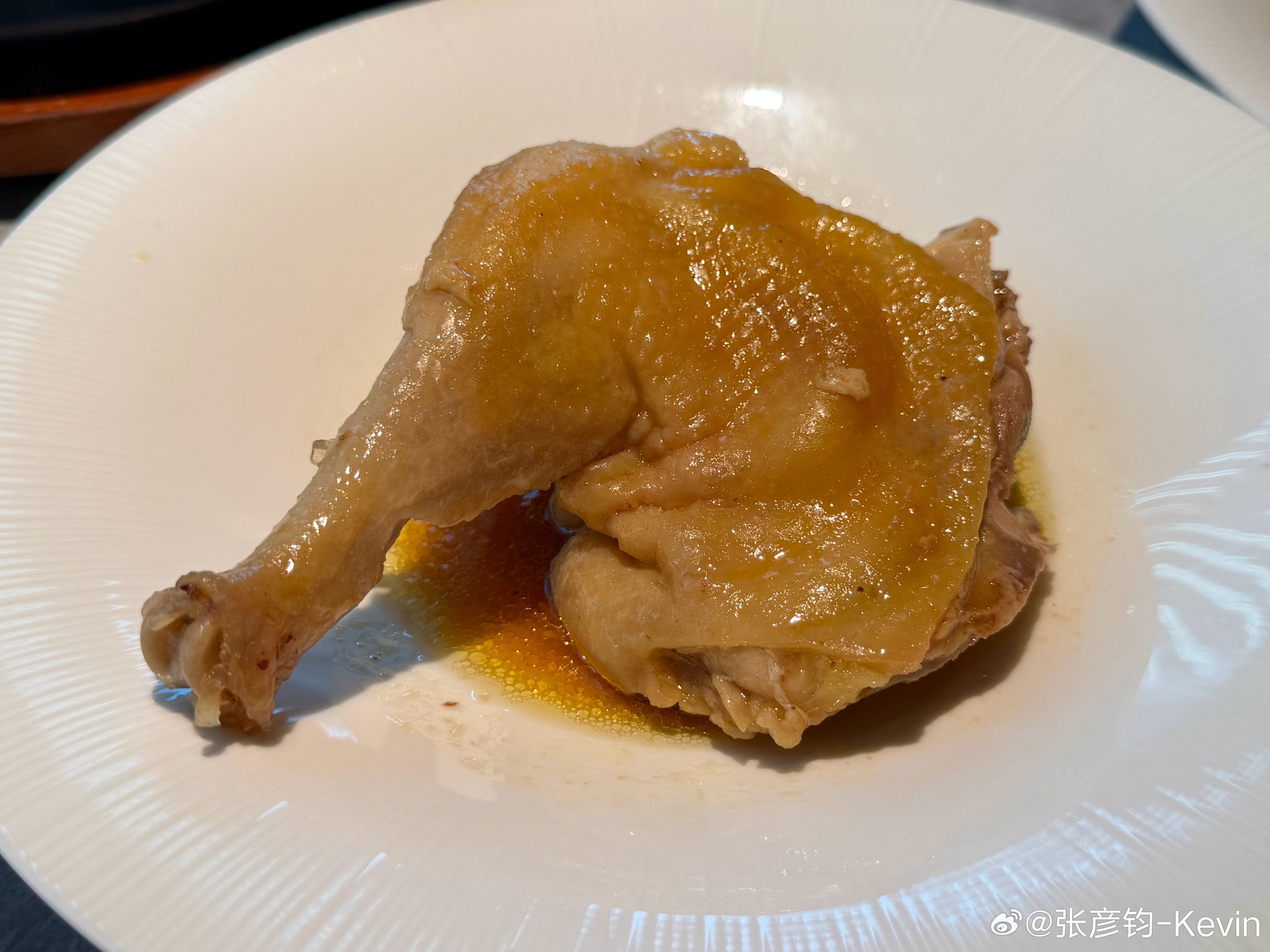 茶油浸熟的鸡腿，妙～天气原因回不去家了，又能在广州吃一天了，我琢磨下晚上吃点啥？