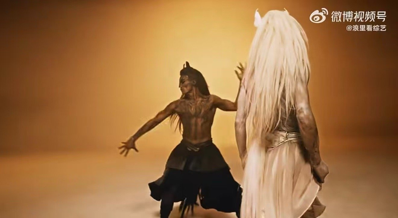 美国AI大牛盛赞杨丽萍千问节目杨丽萍舞剧《万马奔腾》借千问AI数字技术重现东方马