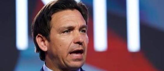 美国反华派认为，中国现政府跟清政府差不多，专制腐败，中国的所谓辉煌都是吹出来，中