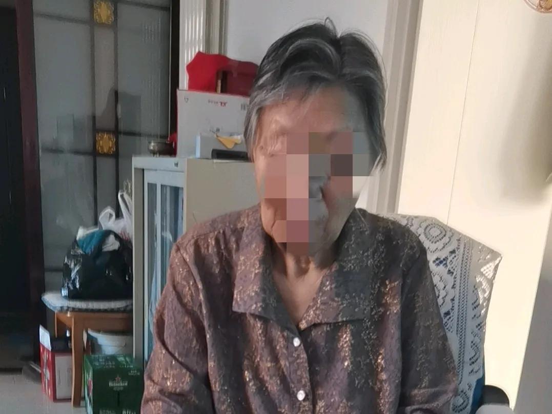 前些天领六弟省亲，回家乡哈尔滨，六弟比我还早几年去的省城哈尔滨，六弟五弟去哈尔滨