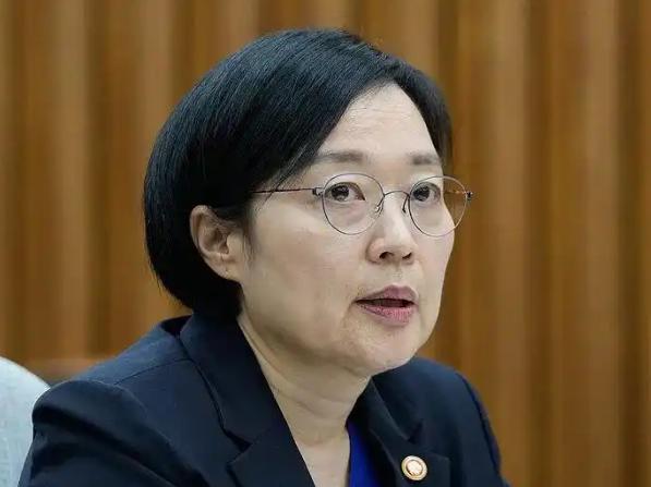 谁也没想到！李在明亲手敲定的新任韩国总理，居然是位女将；而更让所有人猝不及防的，
