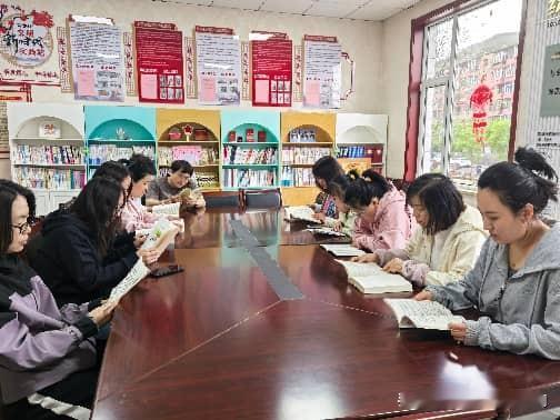 书香浸润邻里 阅读涵养文明
 
5月6日，万柏林区白家庄街道官地社区新时代文明实