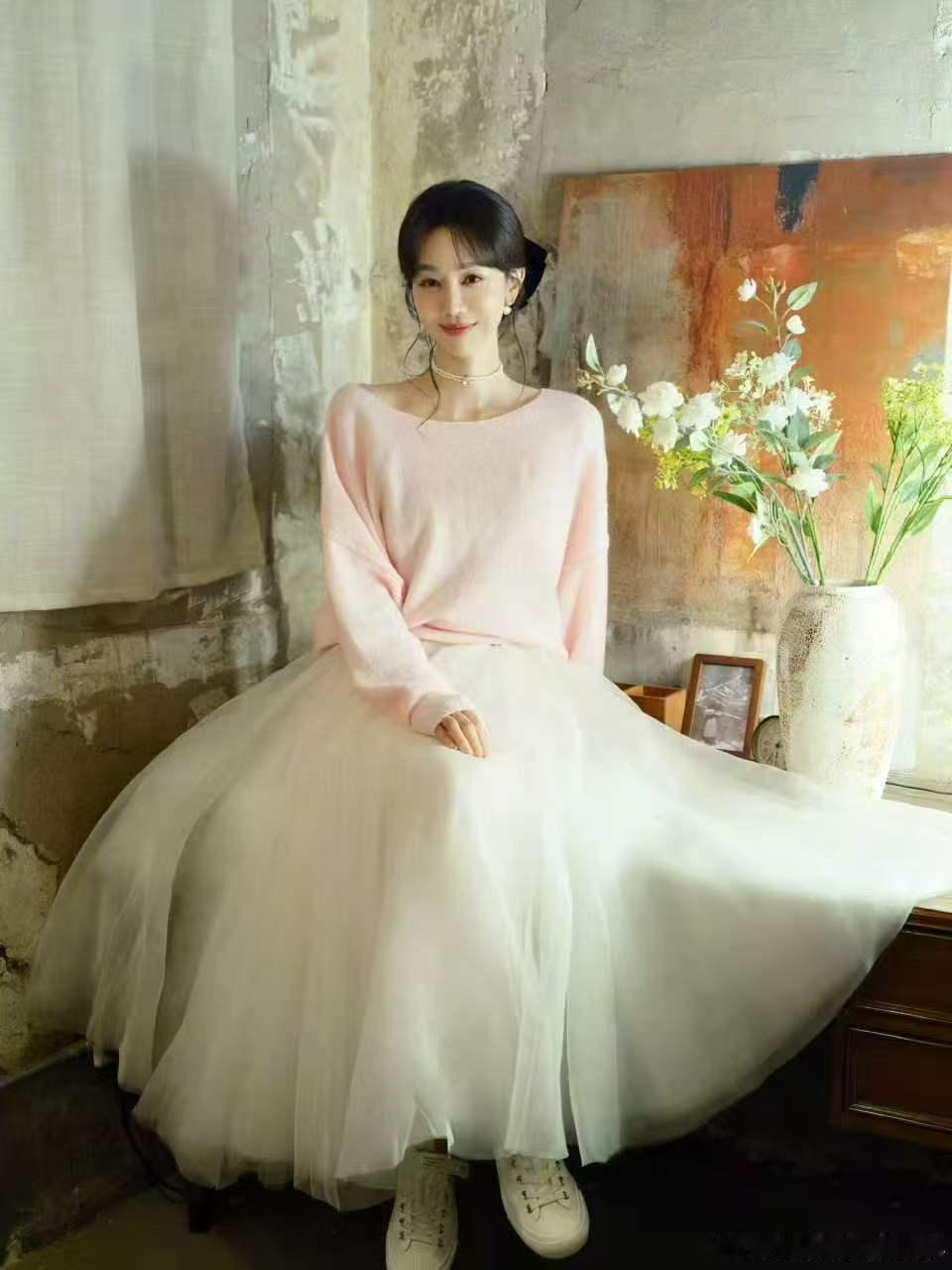 姜妍和毛不易合唱比上春晚还紧张姜妍手搓和毛不易演出的裙子 追星最高境界：为了和偶