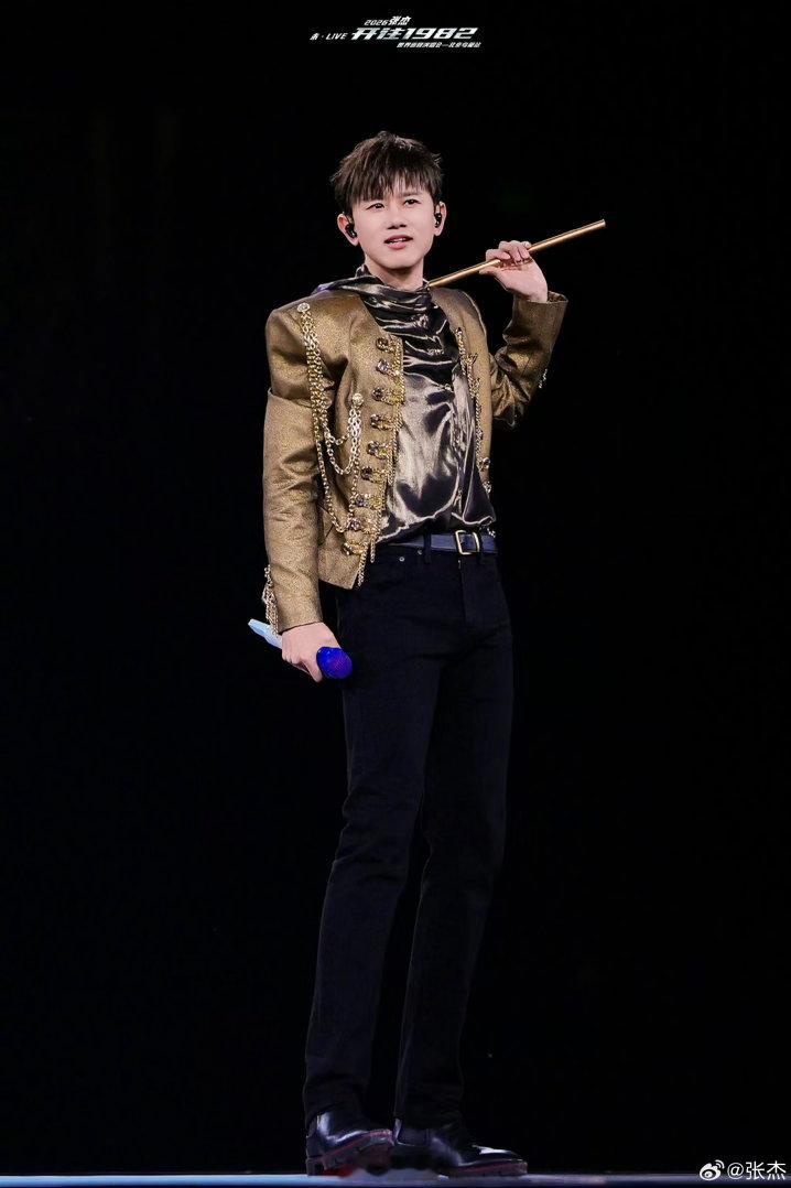 张杰刷新鸟巢纪录 六年一路突破，张杰鸟巢16连唱创下全球单一体育场连唱新纪录，实