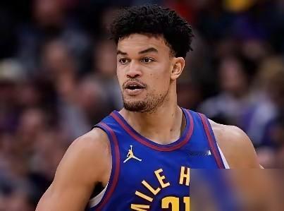 NBA有个细思极恐的遗传bug：巴特勒是公认的乔丹之子，丁威迪又是巴特勒的翻版，