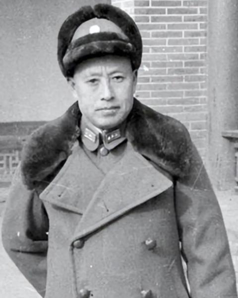 1933年7月一天晚上，随从副官巫献廷告诉时任天津市长于学忠：宅中的浴盆安好，请