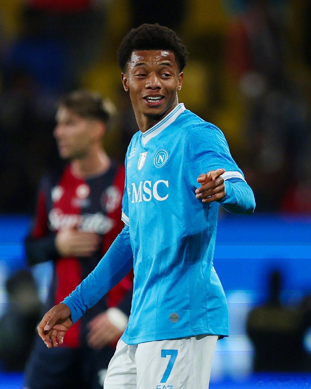 【伤停】28岁的那不勒斯边锋内雷斯接受了脚踝手术，预计缺席3个月，本赛季他出场2