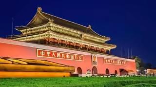 中国出现了一个怪相，我们现在变得比以往都要强大，但是美国欺负我们，日本欺负我们，