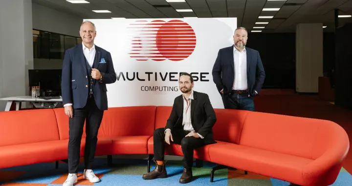 用量子技术给大模型瘦身！让模型规模缩小一半仍保持强大性能