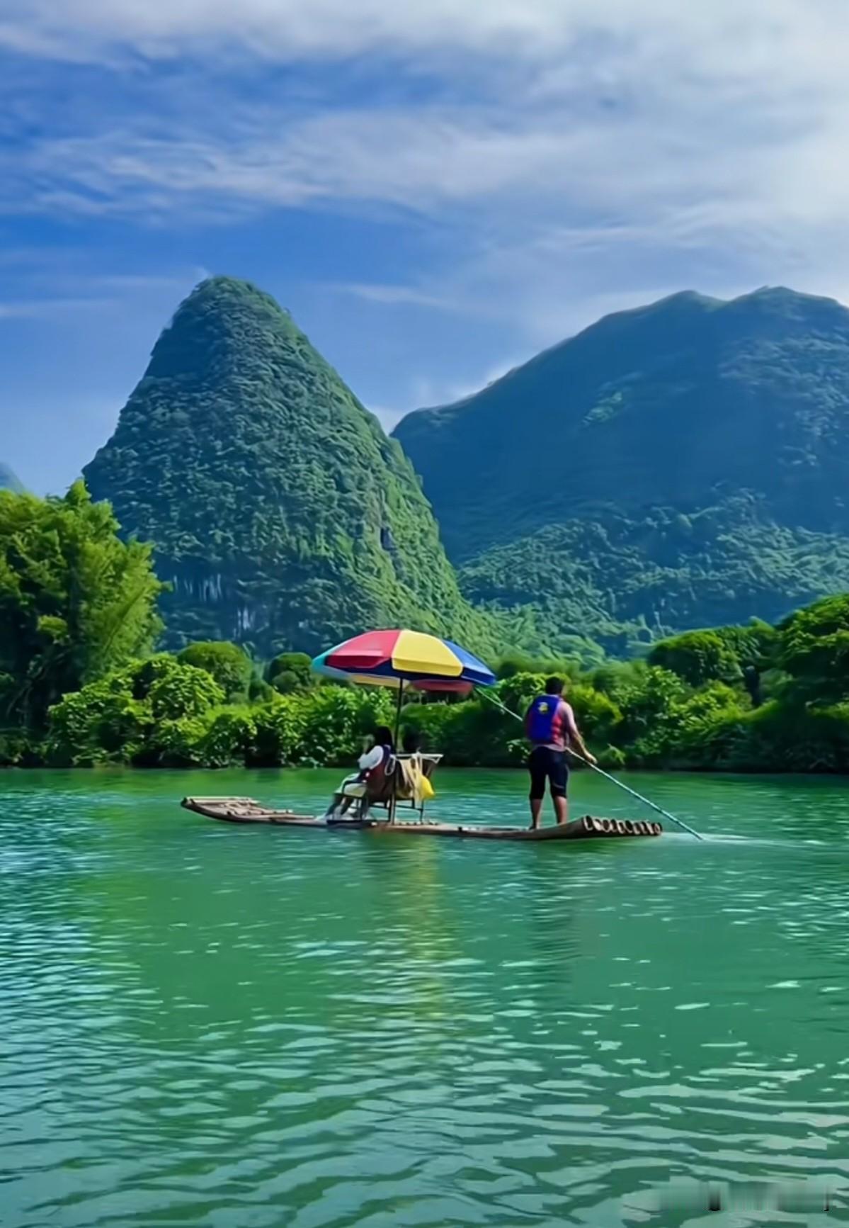 绝美人间仙境山水风景，真的能让人忘却尘世烦恼。就说桂林山水吧，那山如青螺，水似玉