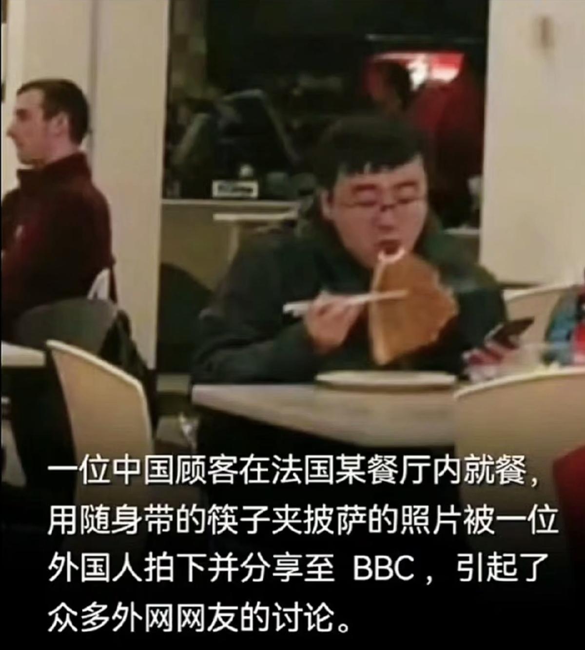 吃披萨，用筷子夹着吃，是很正常的一件事。我把披萨当做台州的麦饼，或者土家酱香饼来