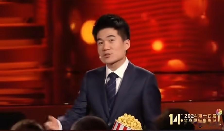 大家对董宇辉爆火出圈的日子一直念念不忘。
    但他破圈可不止一次。
    