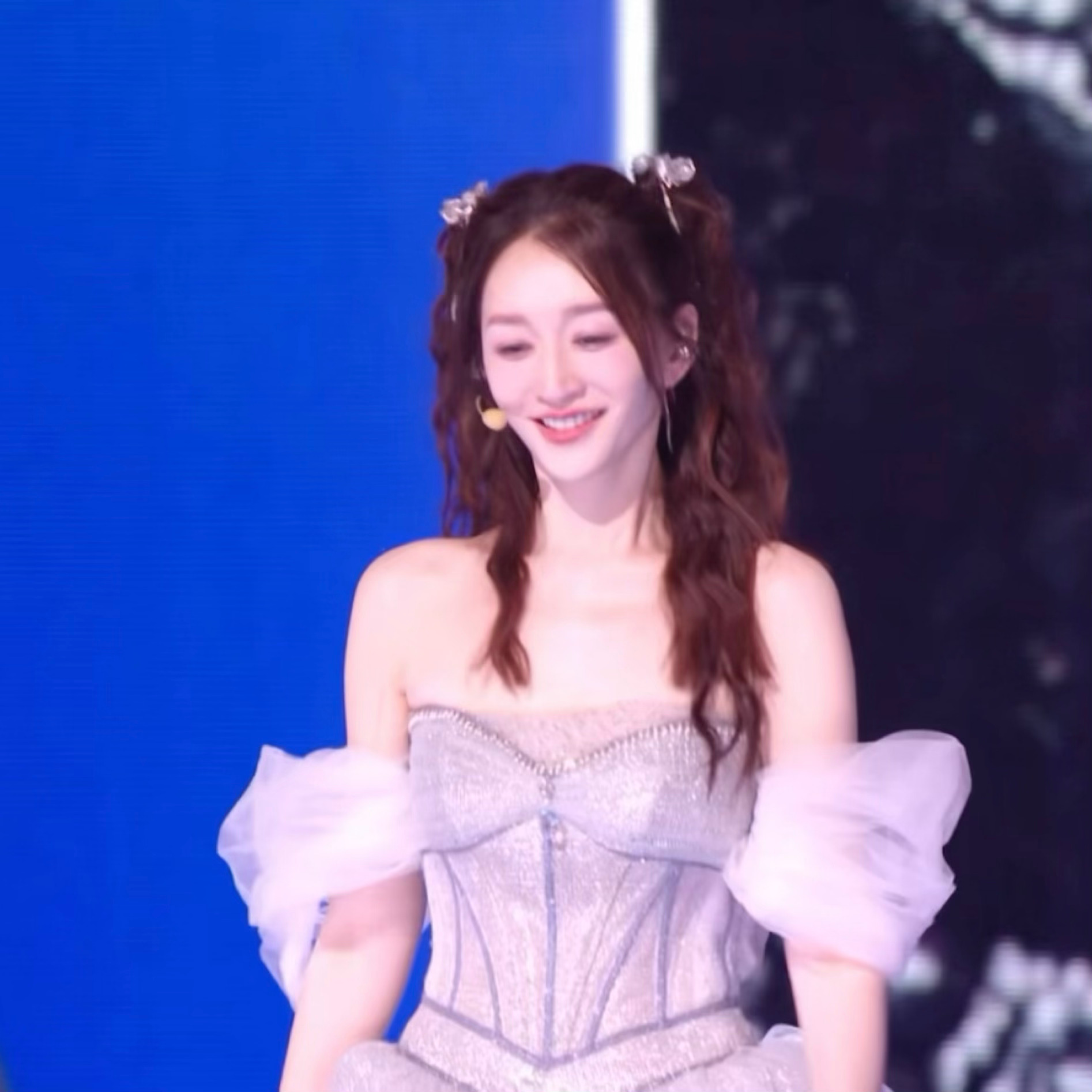 你们看这个李小冉美成啥了，少女感满昏李小冉公主裙少女感李小冉公主头少女感