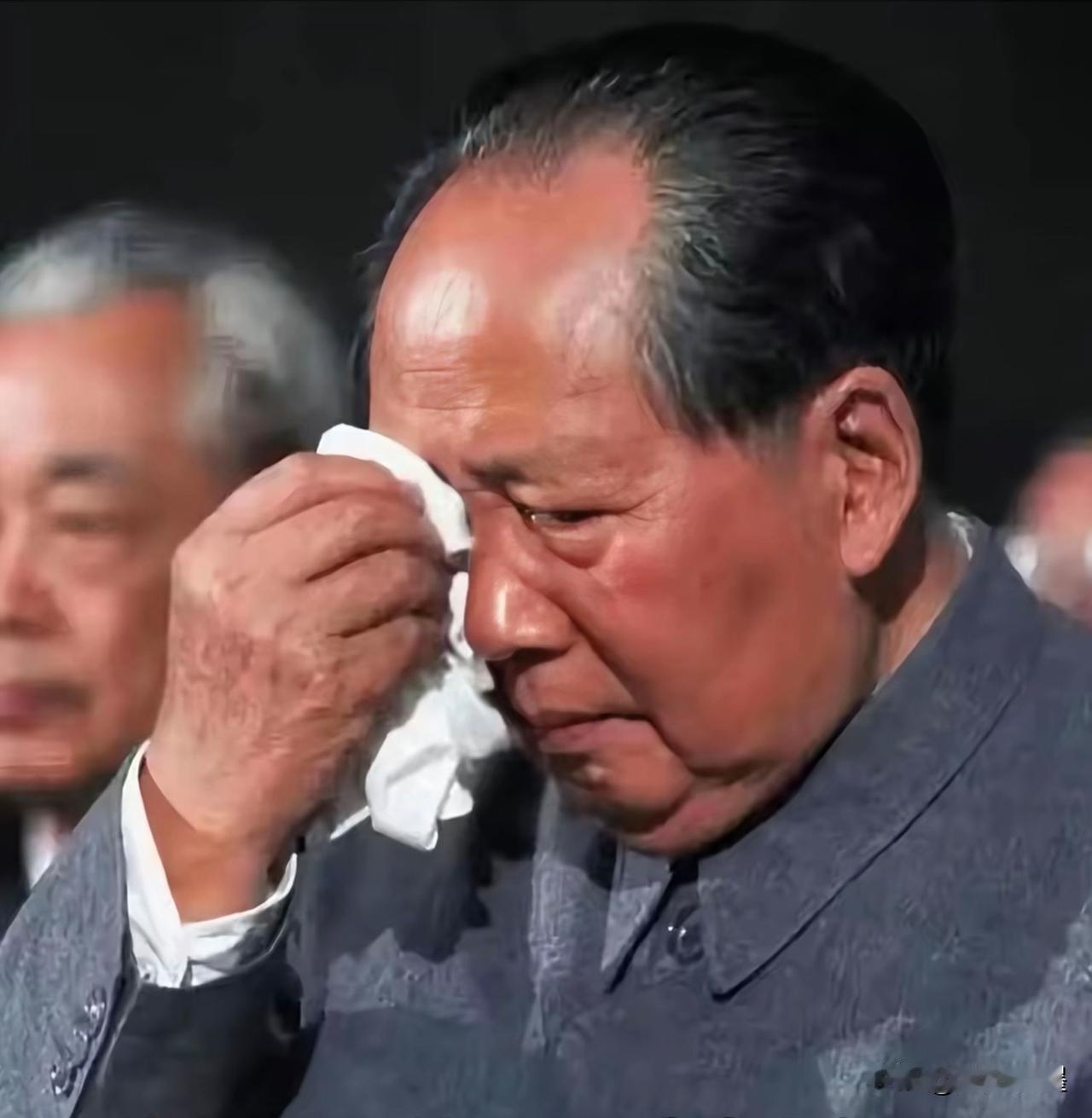 伟人有泪不轻弹，只是未到伤心处：1952年抗美援朝结束，志愿军凯旋而归，那么多英