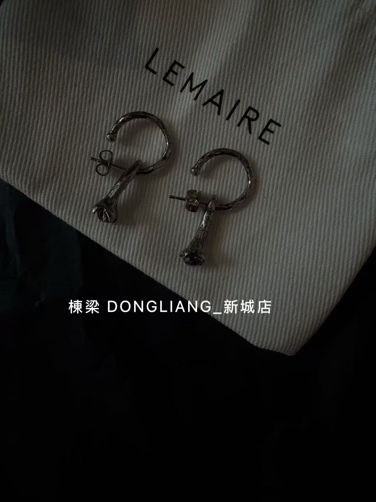 这个也给大家安排了上次那个收到很满意吧 这个也很绝这个特别日常 配我们针织也不错