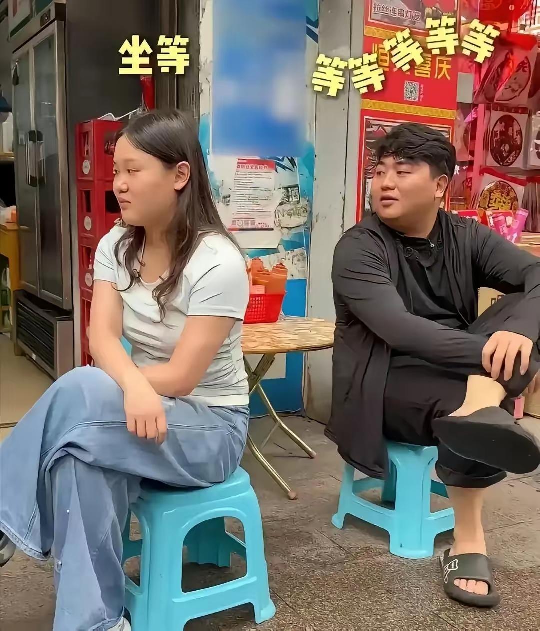 助农直播间里的这一幕，是真把“接地气”三个字玩明白了。
 
全进华这话一甩出来，