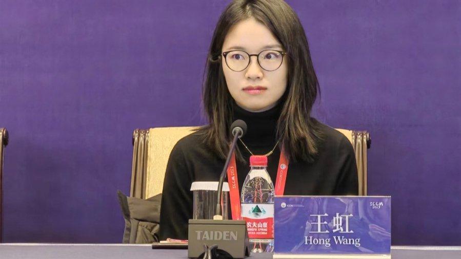 王虹作为“小镇做题家”和“北大路人甲”，她之所以能最后“不知不觉”或者“误打误撞