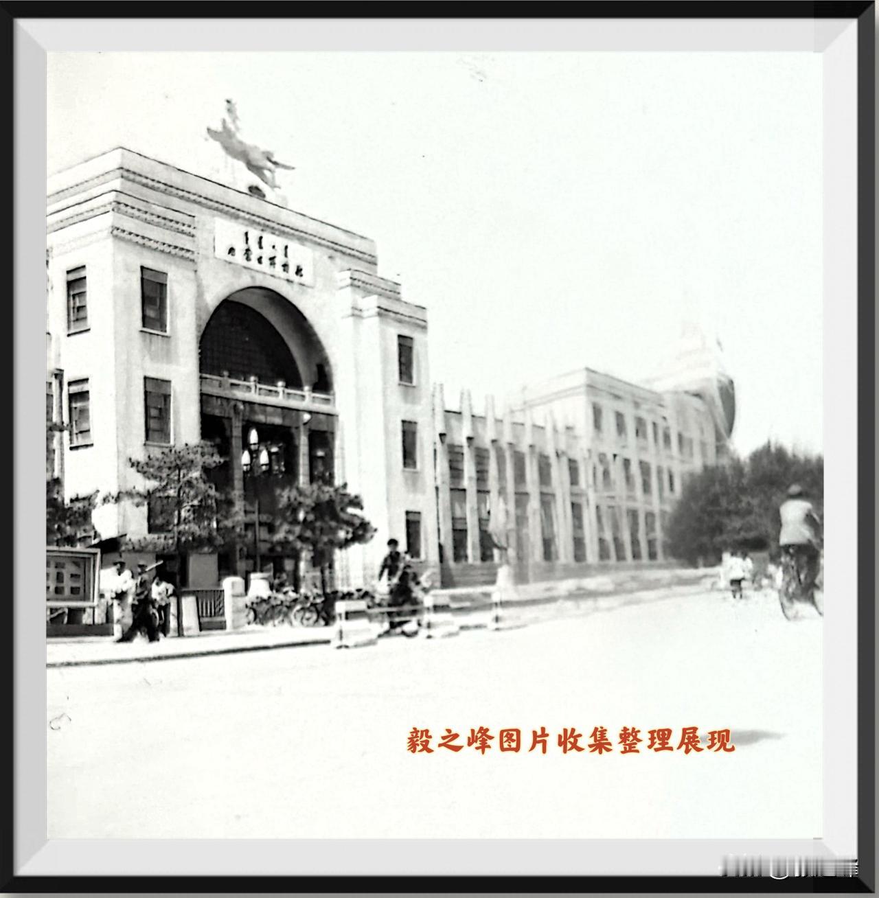 每个时期有每个时期的时代特点，这张图片你觉得是什么年代？
时代记忆老照片 过去的