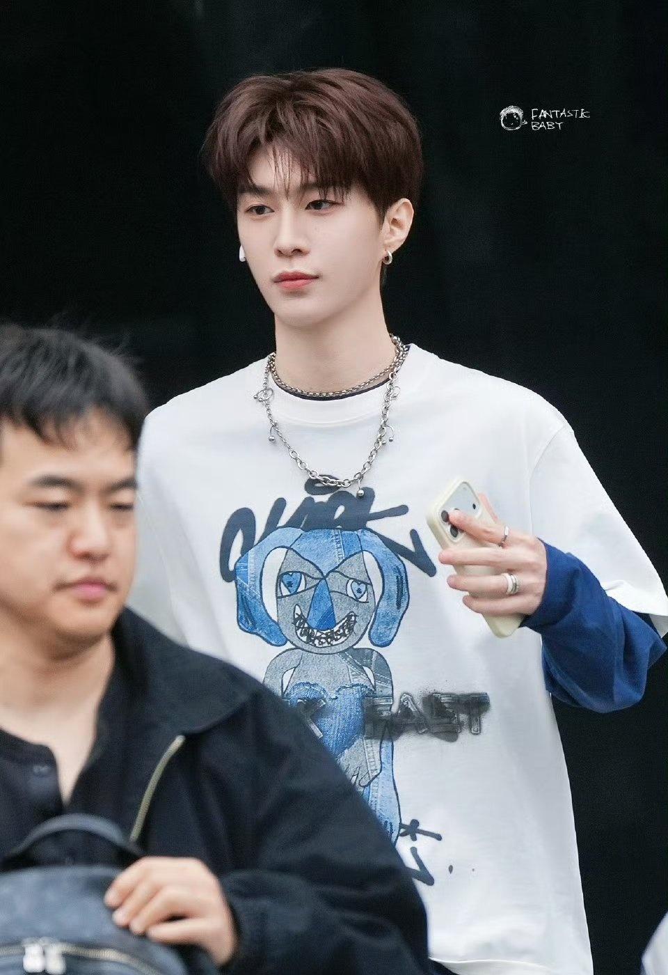 范丞丞范丞丞hi6上班帅成啥样了 fcc范丞丞跳着舞去录hi6了 fcc范丞丞轻