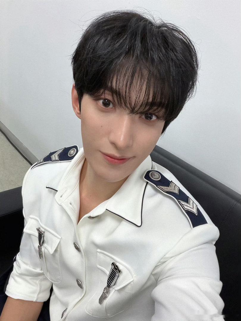 邓超什么时候加入了SEVENTEEN 不对比不知道，SEVENTEENSEVEN