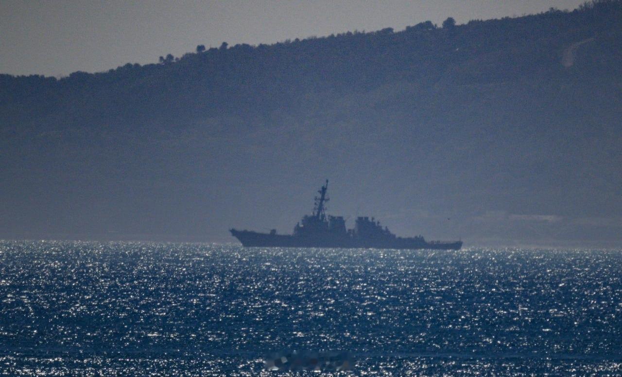 最新消息：美国“福特”号航空母舰（CVN-78）正在直布罗陀海峡航行。预计三、四