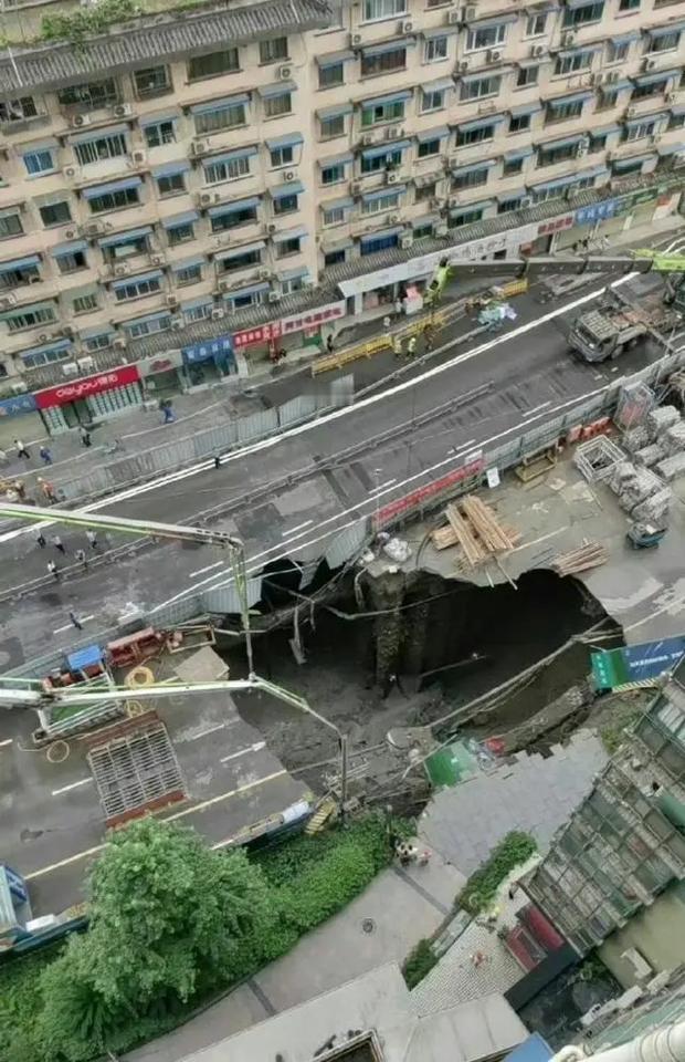 成都地铁13号线一在建点发生坍塌！

据央视新闻报道：成都在建地铁13号线锦里西