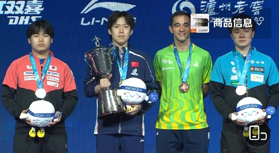 松岛辉空，你小子不服气呀！
男子颁奖典礼上，松岛辉空的表情很丰富，不带笑容，绕过