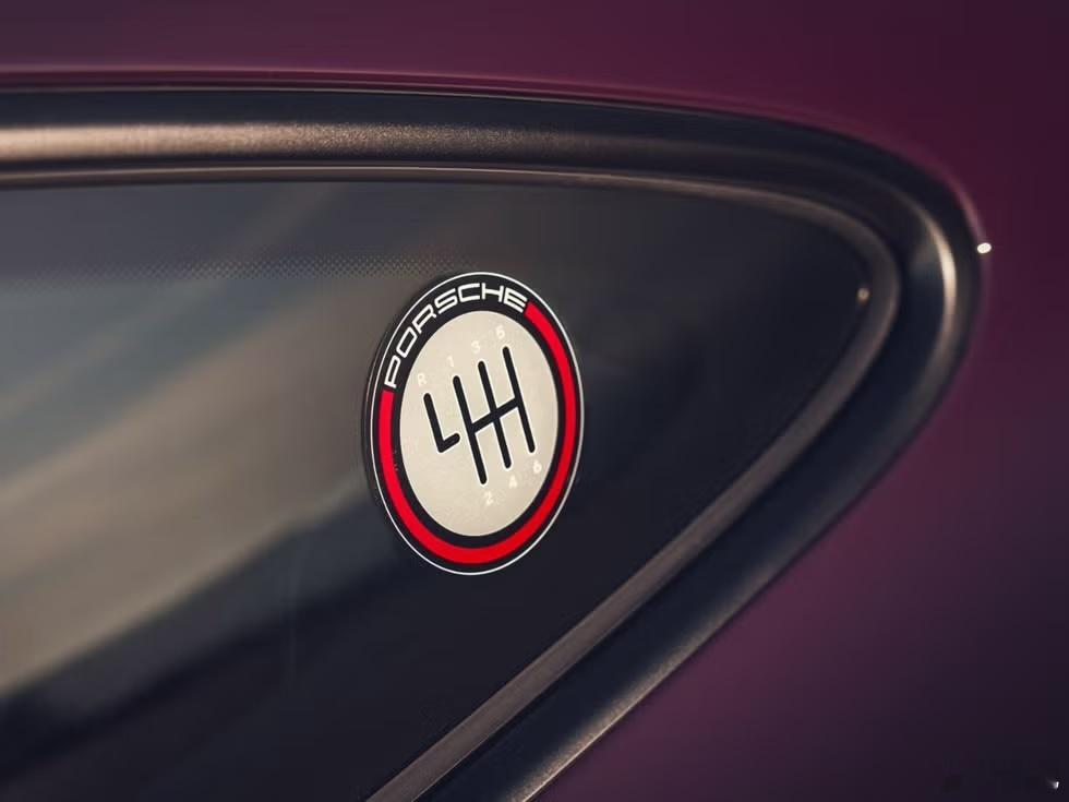 保时捷推出手动挡911 Carrera S跑车 3.0升双涡轮增压水平对置六缸发