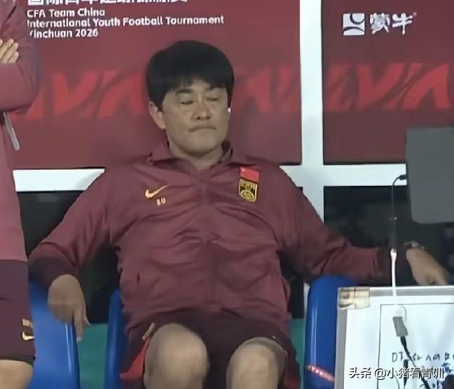 浮岛敏能把一支充满战斗属性，充满特点的球队，带的越来越没特点，带的越来越像传统的