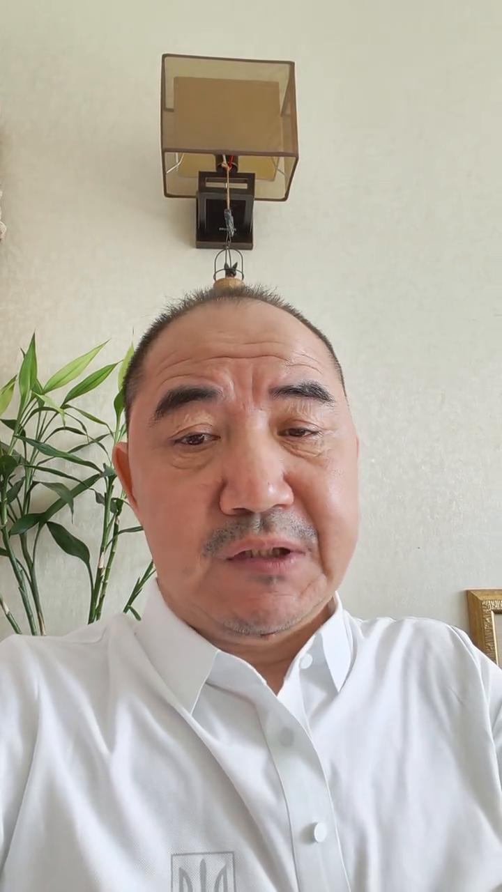 亲爱的好朋友们，大家好，我是你们的服务员兼好朋友蔡福清，很高兴为大家服务。今天是