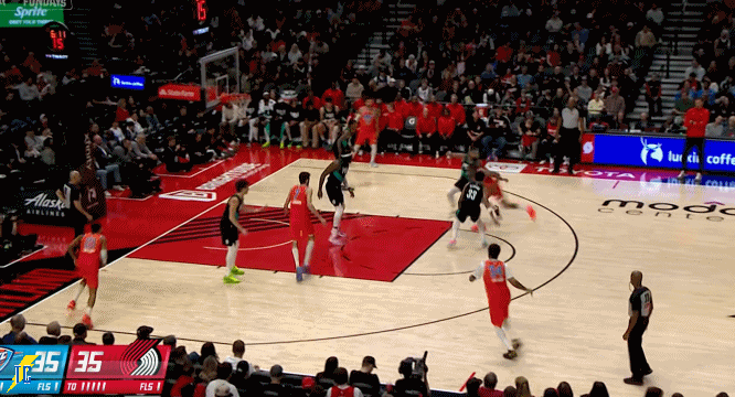 杰伦突分肯威，今天首次出手就命中三分！雷霆11连胜雷霆vs开拓者雷霆