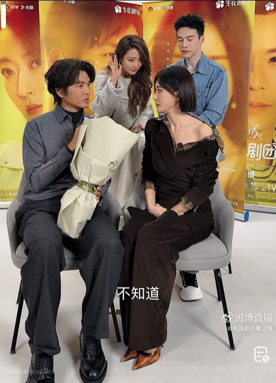 钟汉良现场表白秦岚钟汉良带着谭思婷最爱的天鹅绒对秦岚告白，秦岚不仅接受了，还说自