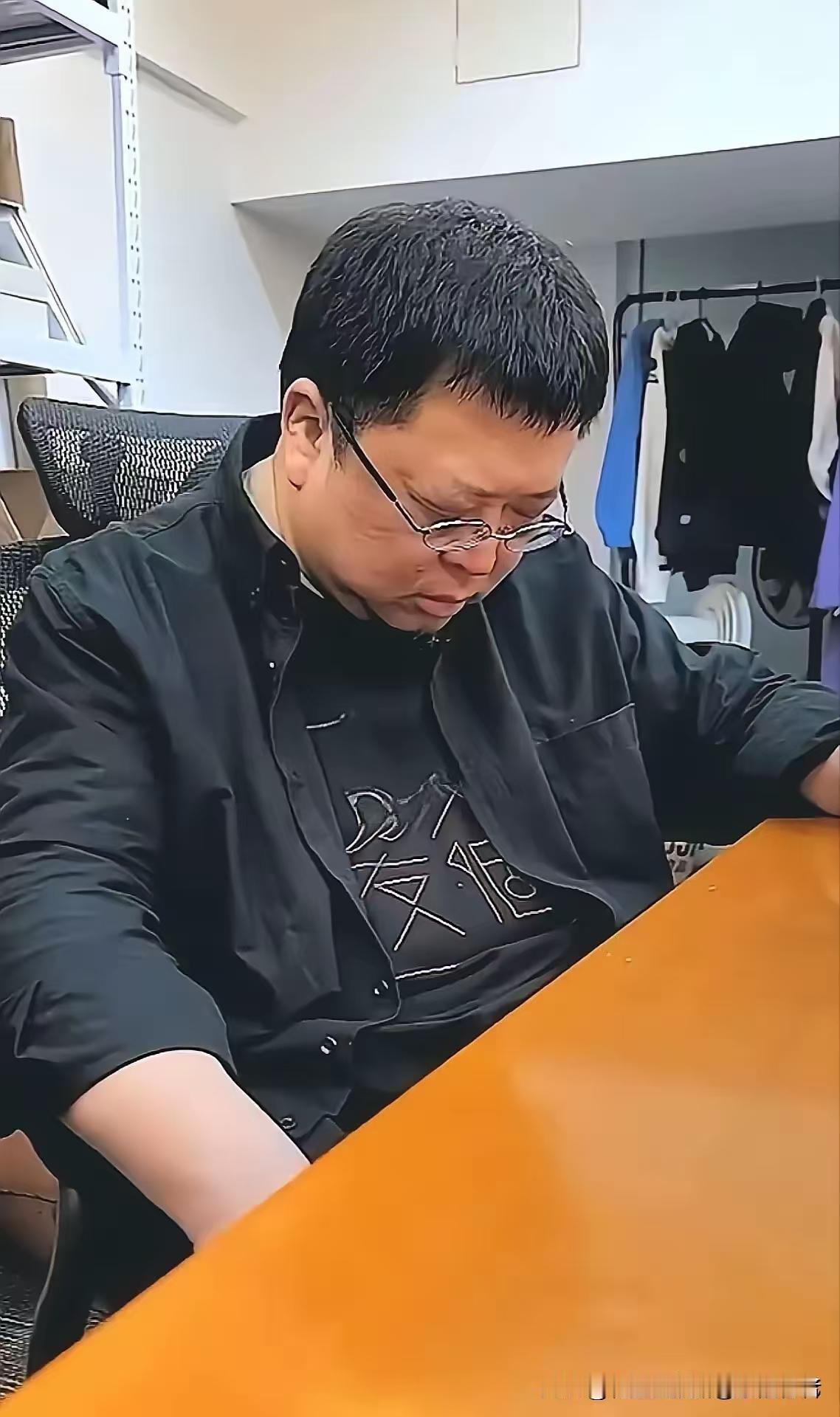 罗西大战虽然差不多已结束了。

想必明眼人都能看出来，老罗已经立于不败之地，华与