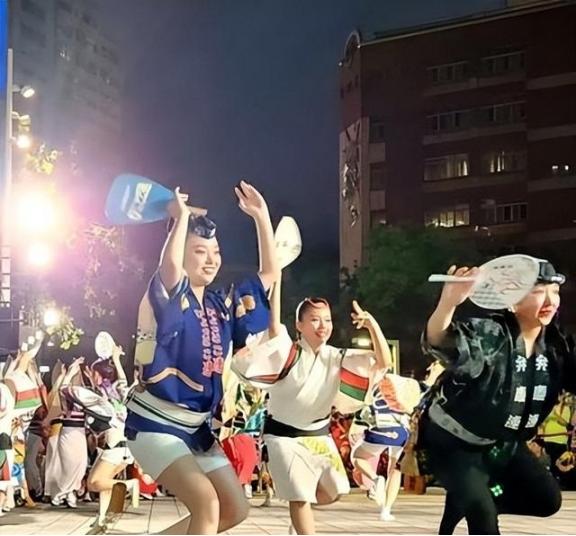 终于明白为何台湾省是中国的，但台湾人不一定是中国人了！台北居然批准日本阿波舞上街