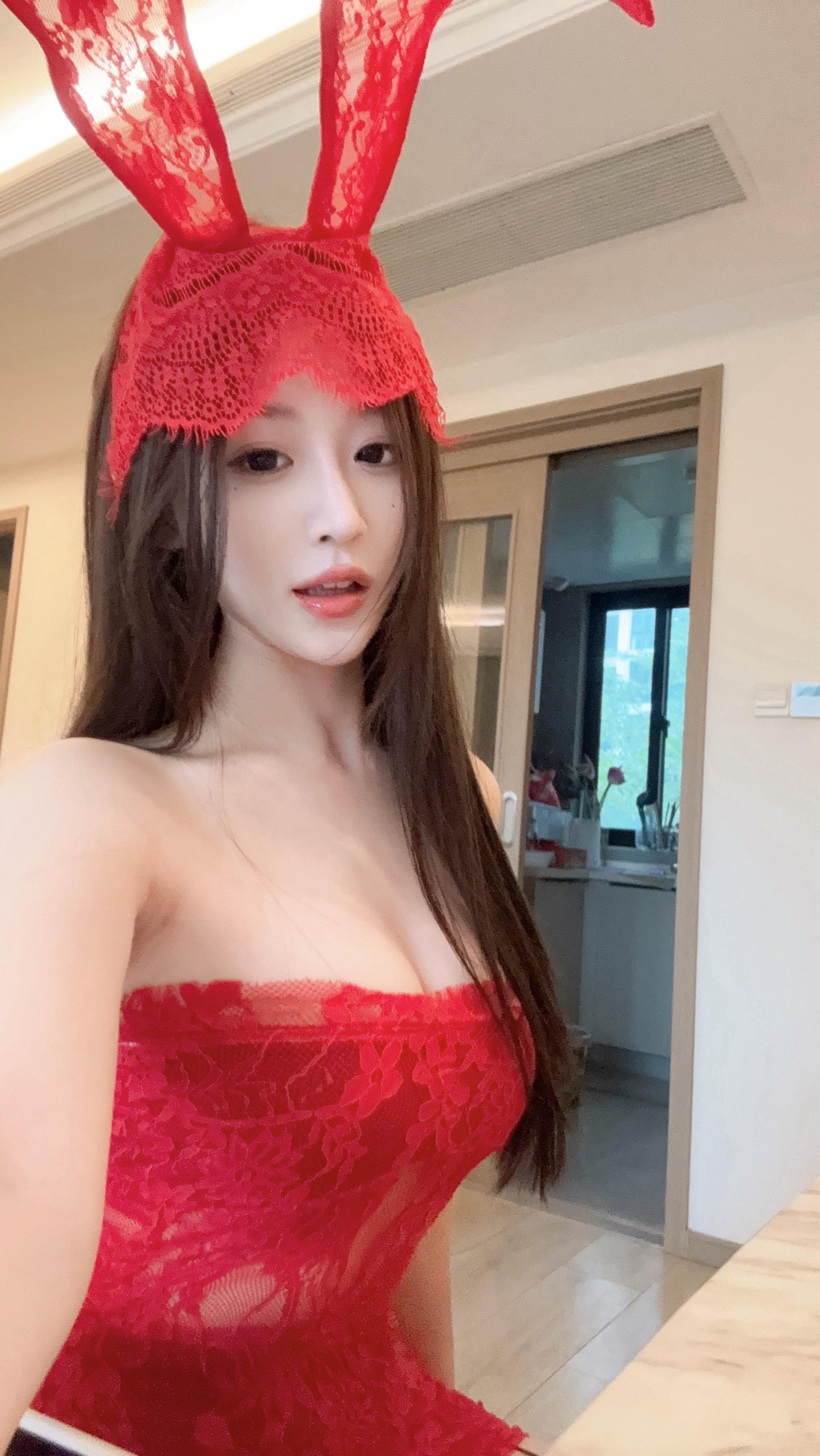 你又给别的女人点赞 你要逼死我吗