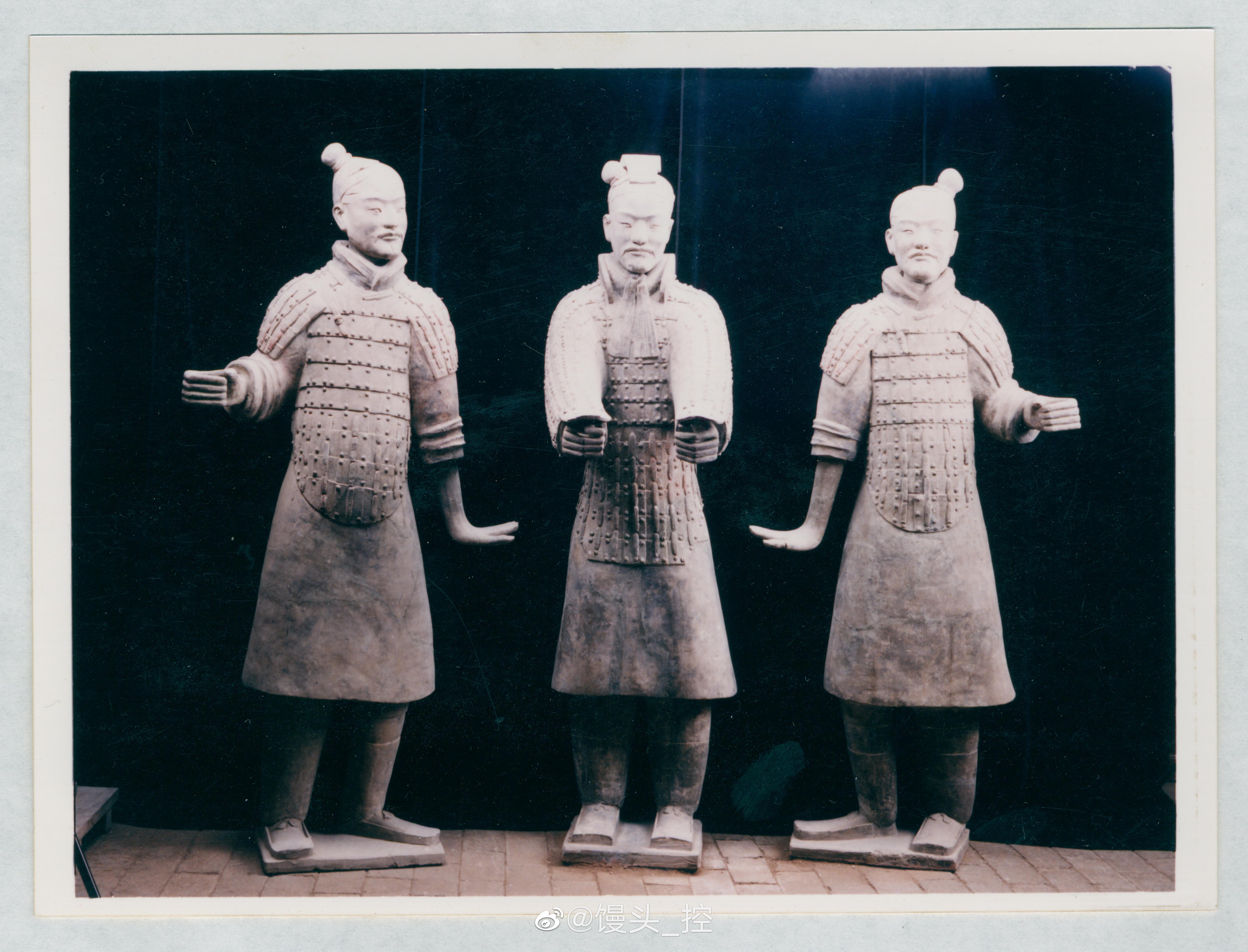 车士俑质地：陶编号：九一·4时代：秦尺寸：190cm重量：170kg1977年陕