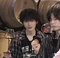 高雅人士品酒中🍷🍷 