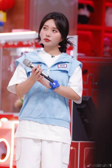 没想到你是这种李雪琴你好星期六李雪琴谁懂这个反差萌！看似淡定的李雪琴，玩游戏大胆