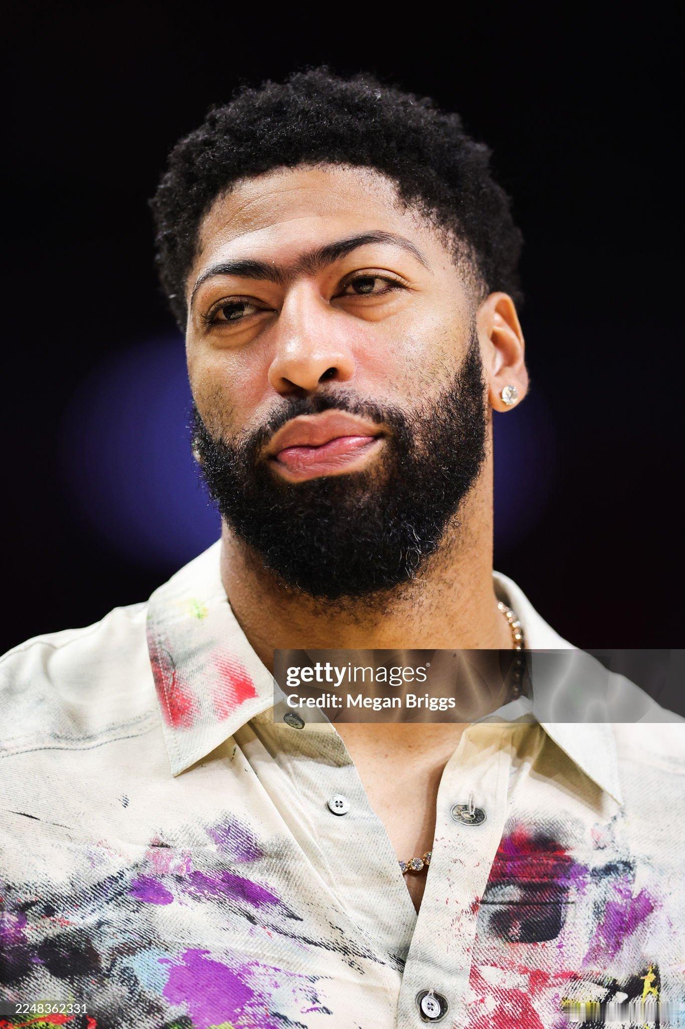 来自Marc Stein的消息。戴维斯计划本周四参加训练，争取在对阵湖人的比赛中