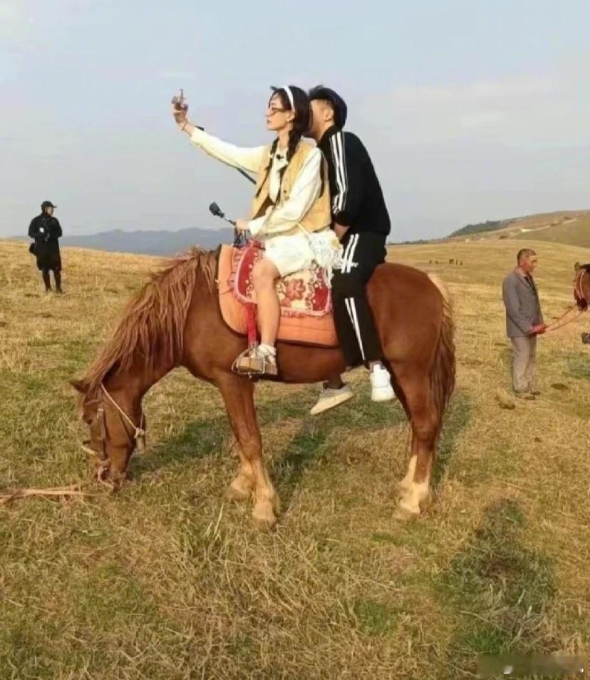 黄子韬和徐艺洋，在谈一场不公开但人尽皆知的恋爱[二哈]这样才能时不时地上个热搜涨