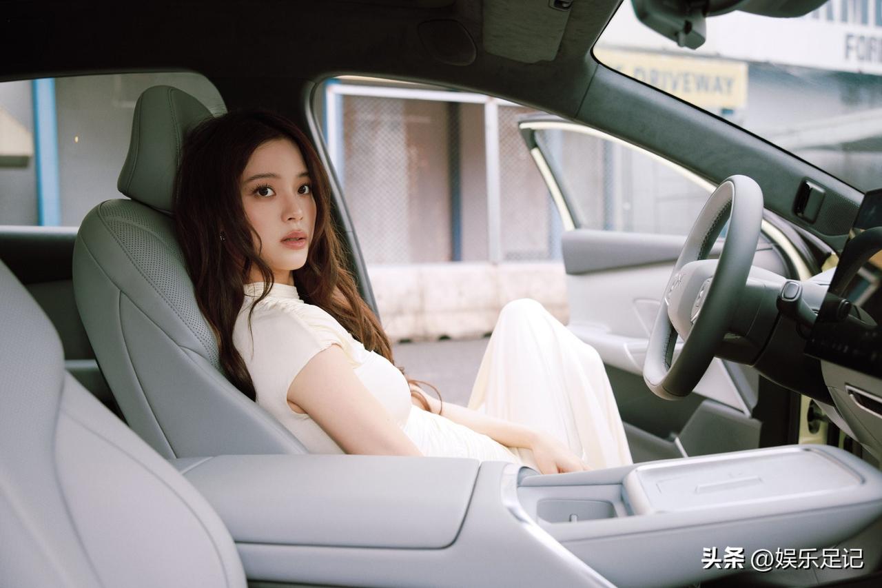 欧阳娜娜𝗛𝗲𝗿𝗲 𝗳𝗼𝗿 𝗠𝗢𝗡𝗔