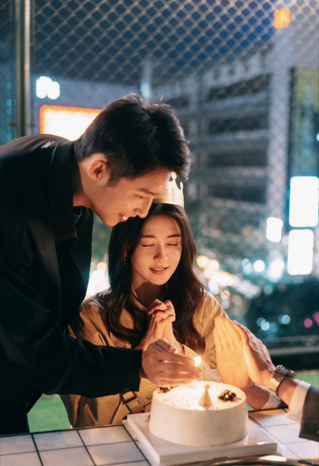 文律  哭死我了这个场景 两个哥哥给妹妹过生日 梁洁要天天开心！ 