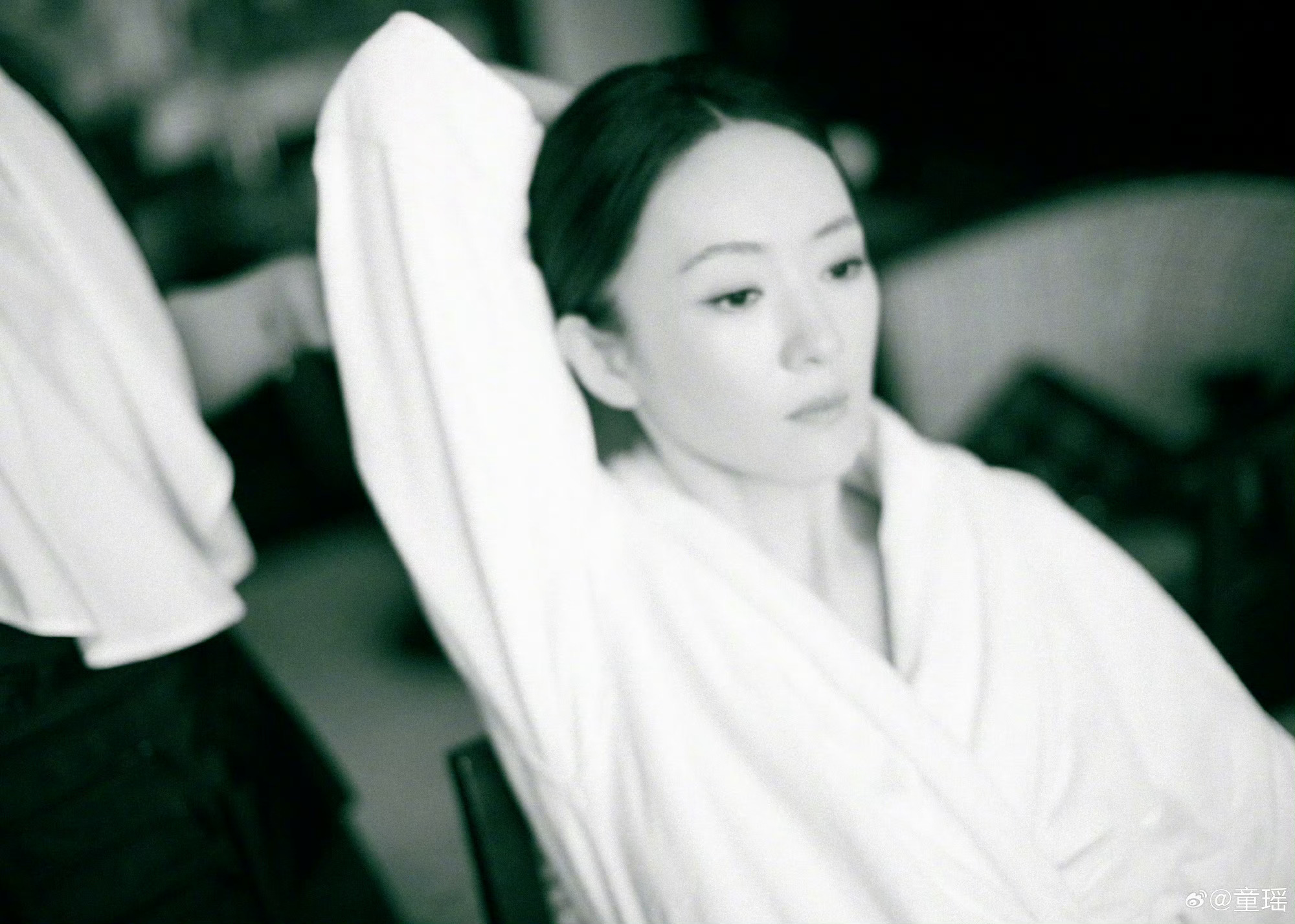 童瑶方辟谣继子传闻童瑶工作室严正辟谣！明确表示童瑶与王政源素不相识，不存在任何亲