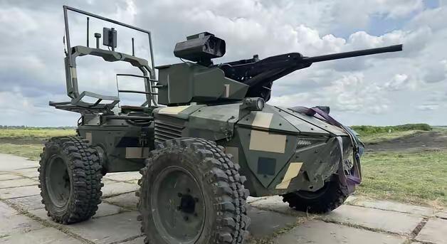 乌克兰正越来越多地派遣地面机器人替代士兵奔赴前线作战。

最近几个月，乌克兰在前