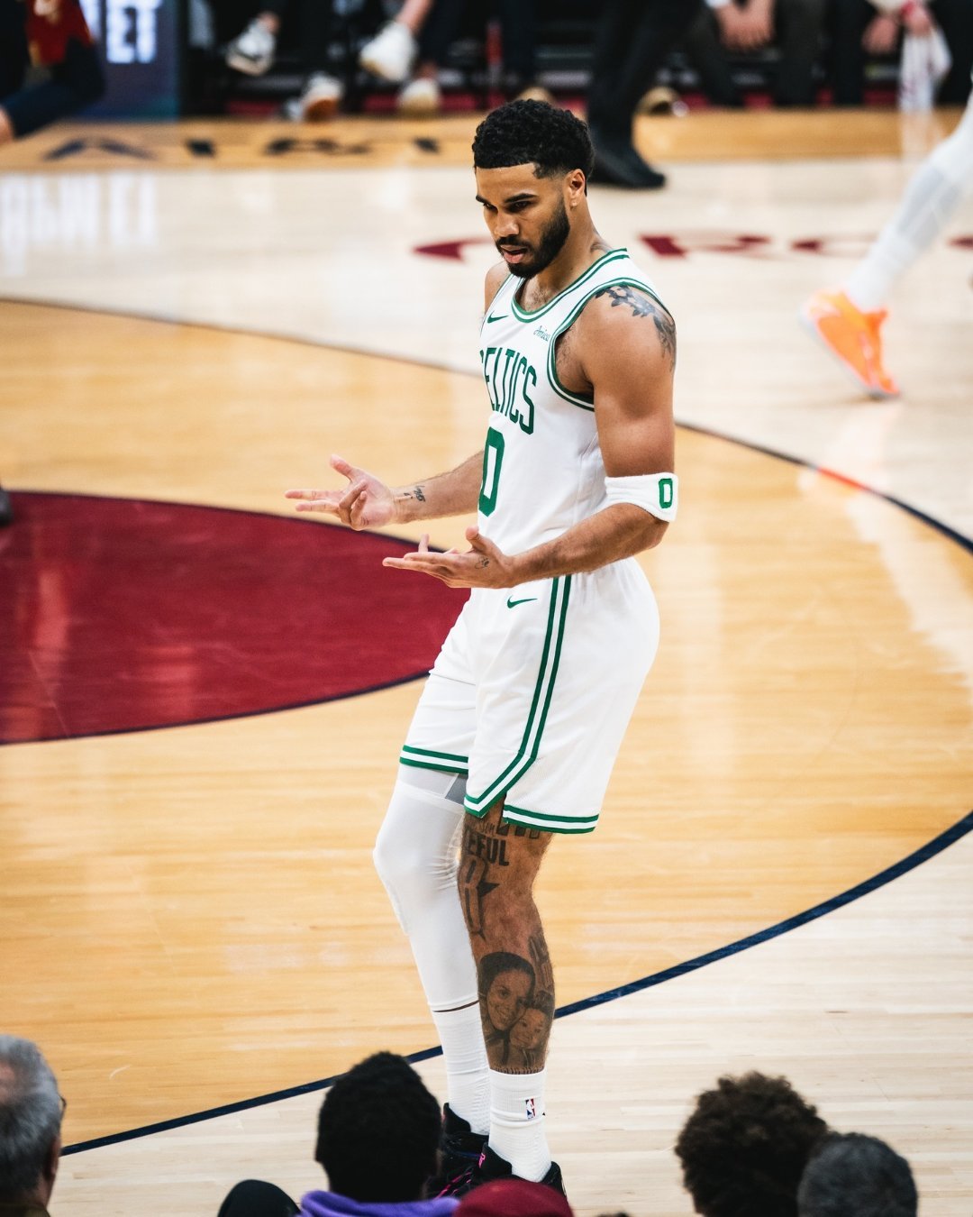 谈及本场比赛塔图姆的表现，马祖拉表示：“你想展现很多优雅的球风，但一旦你踏上球场