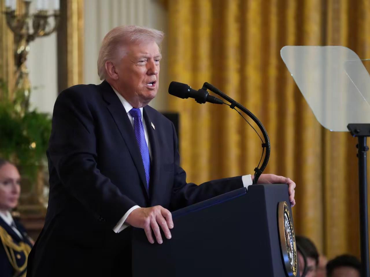 美国对伊朗的态度变化犹如坐过山车。冲突初期，美国那叫一个强硬，直接提出“无条件投