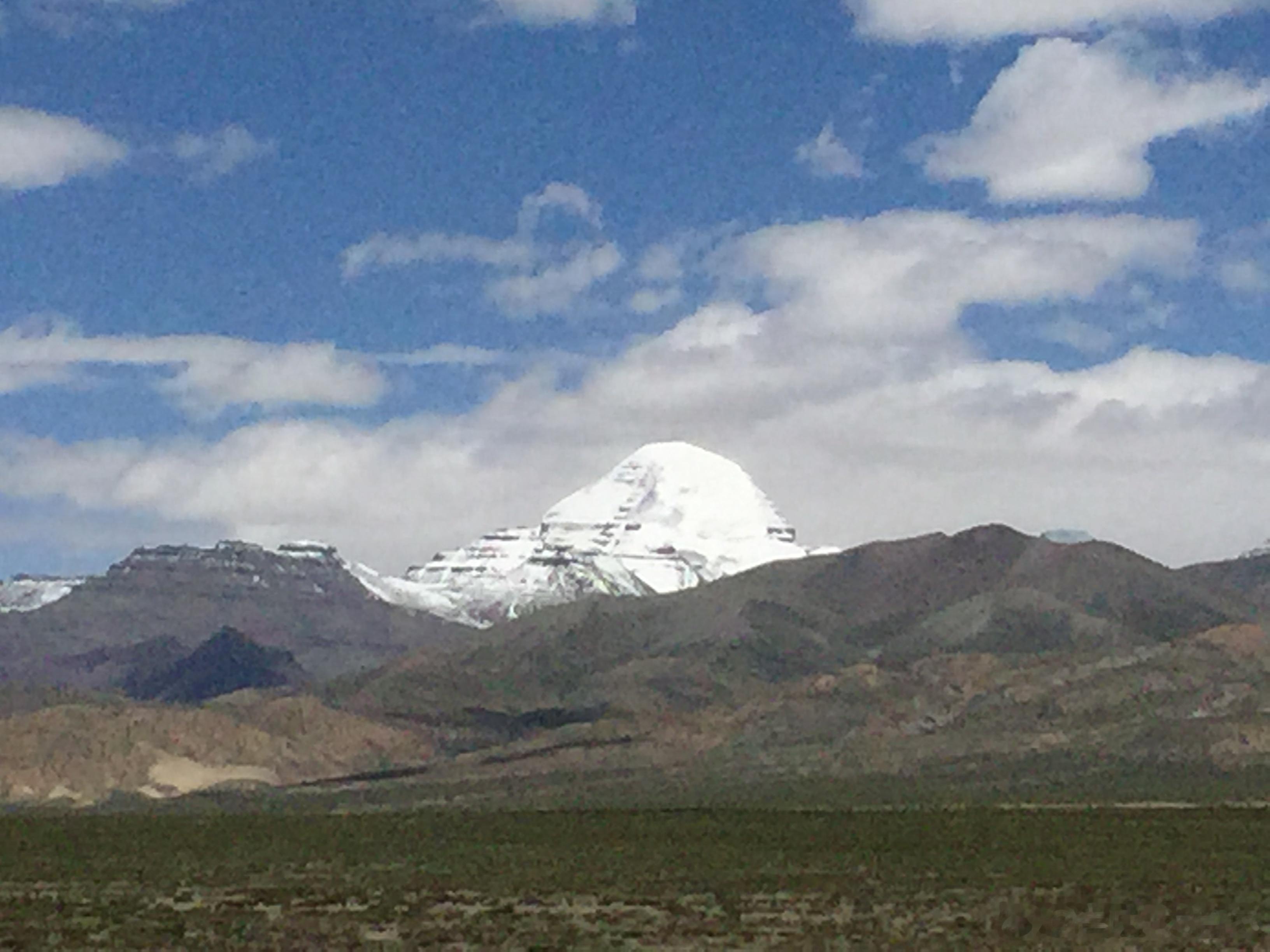 我突然想明年去转冈仁波齐。明年是火马年，转一圈顶别的年份十三圈～虽然我不是藏传佛