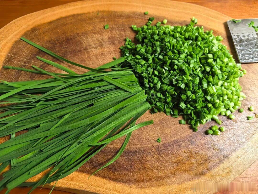 夏天必吃的茄子菜盒子懒人做法！全程无油干烙，清爽不腻、完全不厚重，比油煎的更香更