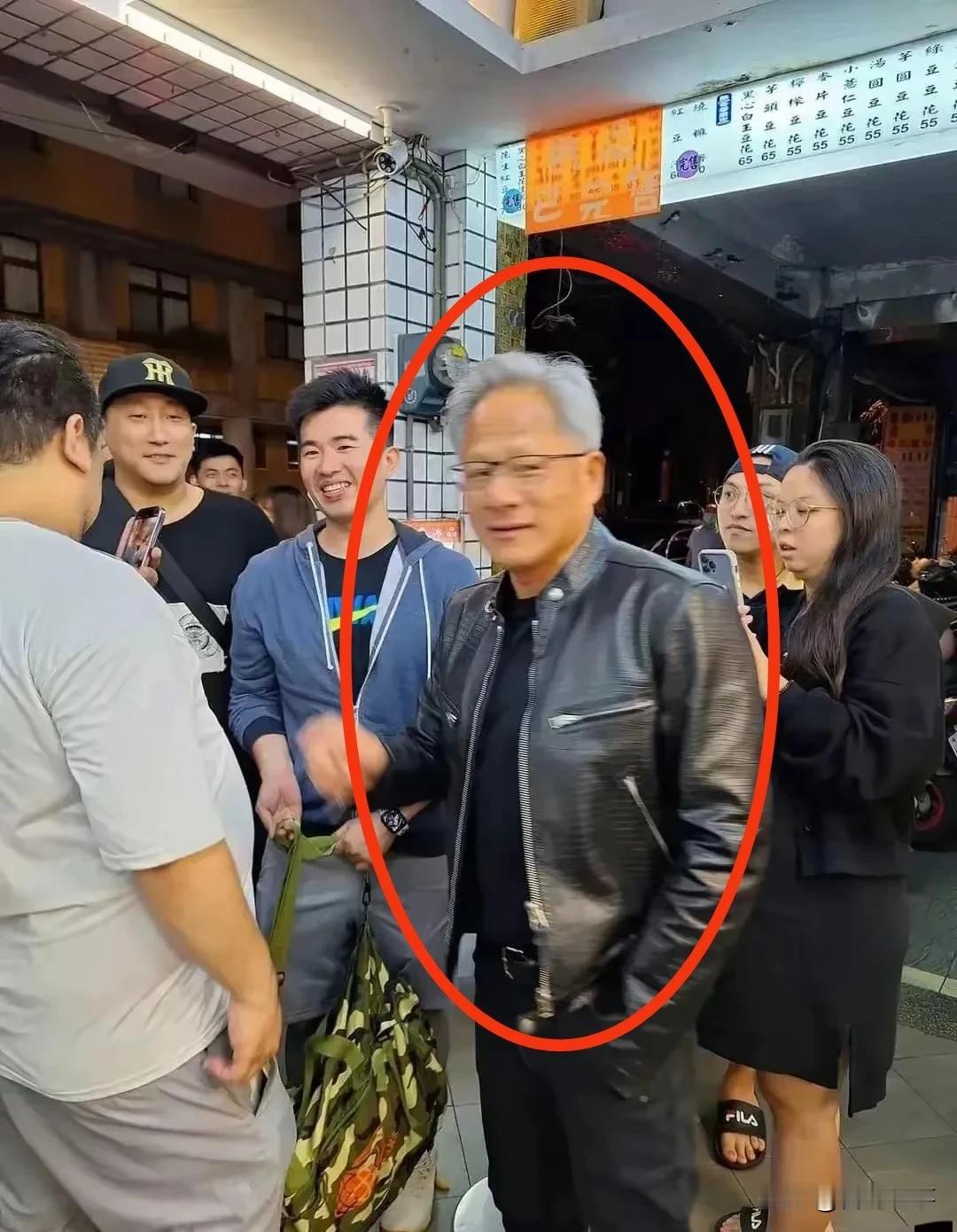 湾湾这两个富豪近日的言论确实不受人喜欢和待见，但是他俩不讲排场不摆架子的风格还是